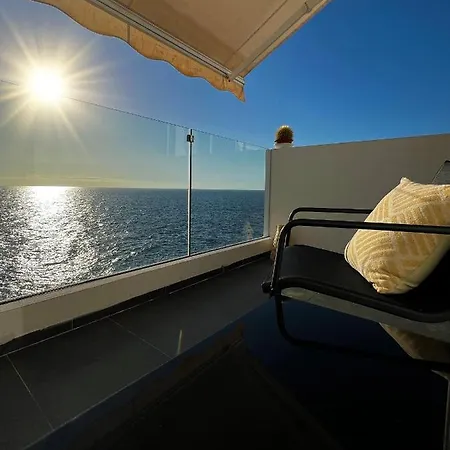 Apartment At The Ocean's Edge *