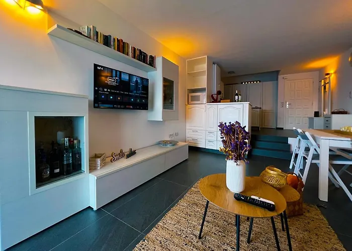 At The Ocean's Edge * Callao Salvaje