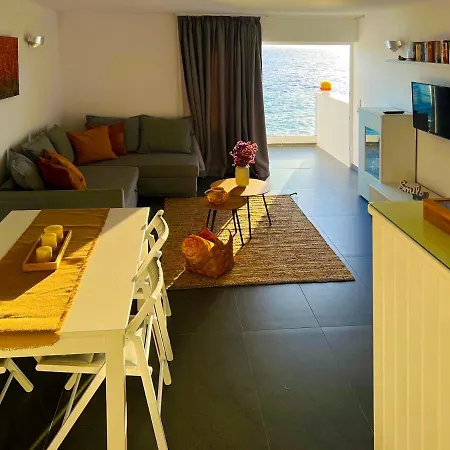 Апартаменты At The Ocean's Edge