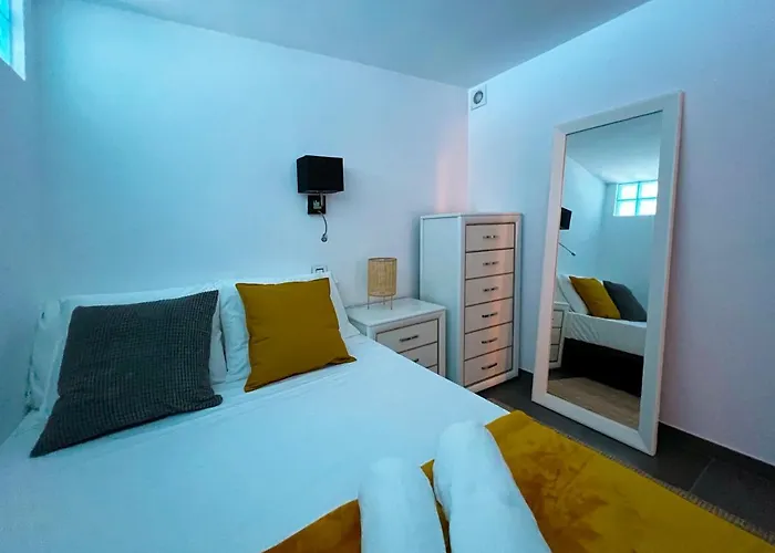 At The Ocean's Edge * Callao Salvaje