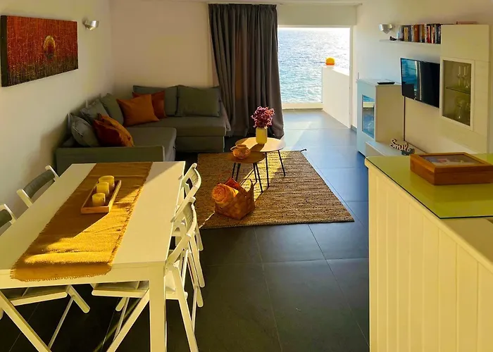 Апартаменты At The Ocean's Edge